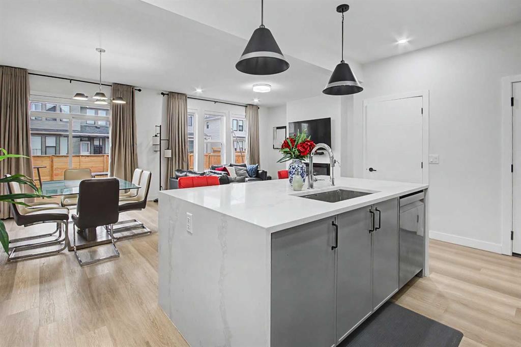 67 Copperhead Grove Se, Calgary, AB - Indoor Photo Showing Kitchen
