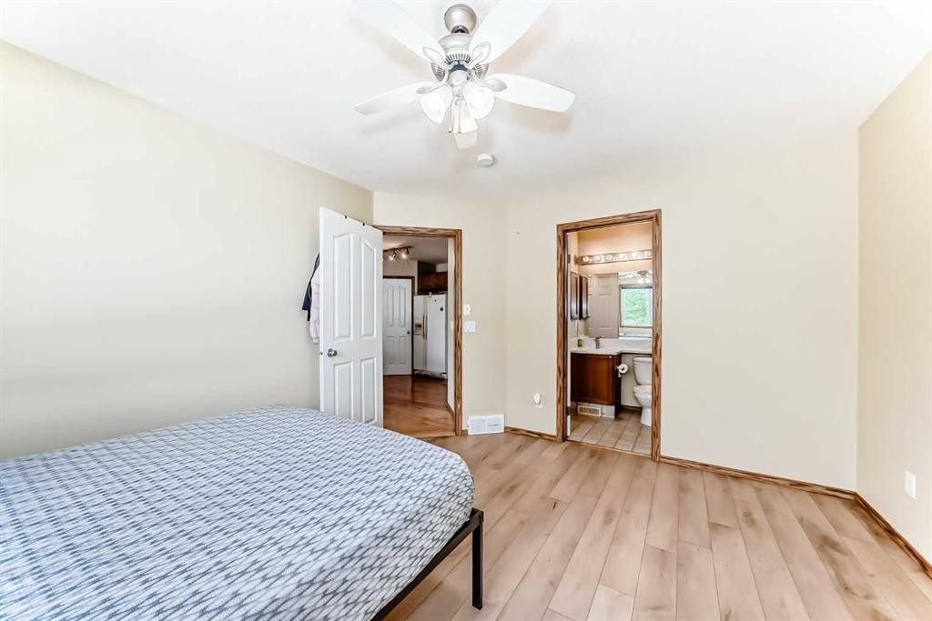 30 Covehaven View Ne, Calgary, AB - Indoor Photo Showing Bedroom