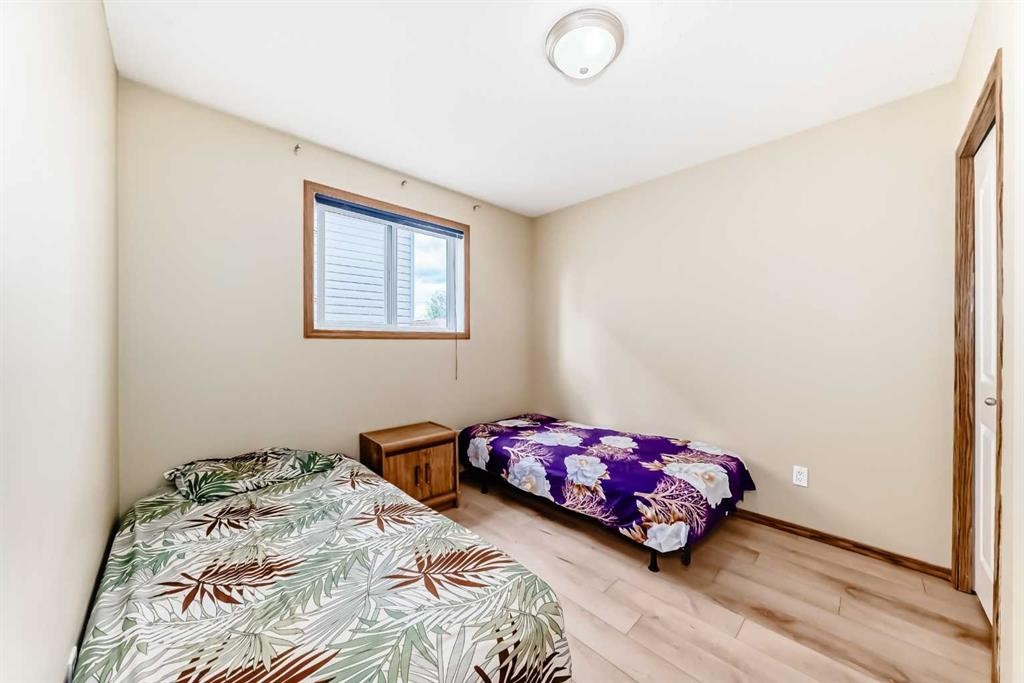 30 Covehaven View Ne, Calgary, AB - Indoor Photo Showing Bedroom