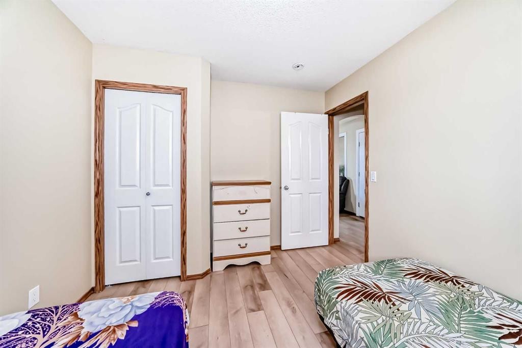 30 Covehaven View Ne, Calgary, AB - Indoor Photo Showing Bedroom