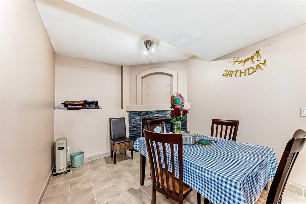 30 Covehaven View Ne, Calgary, AB - Indoor Photo Showing Dining Room