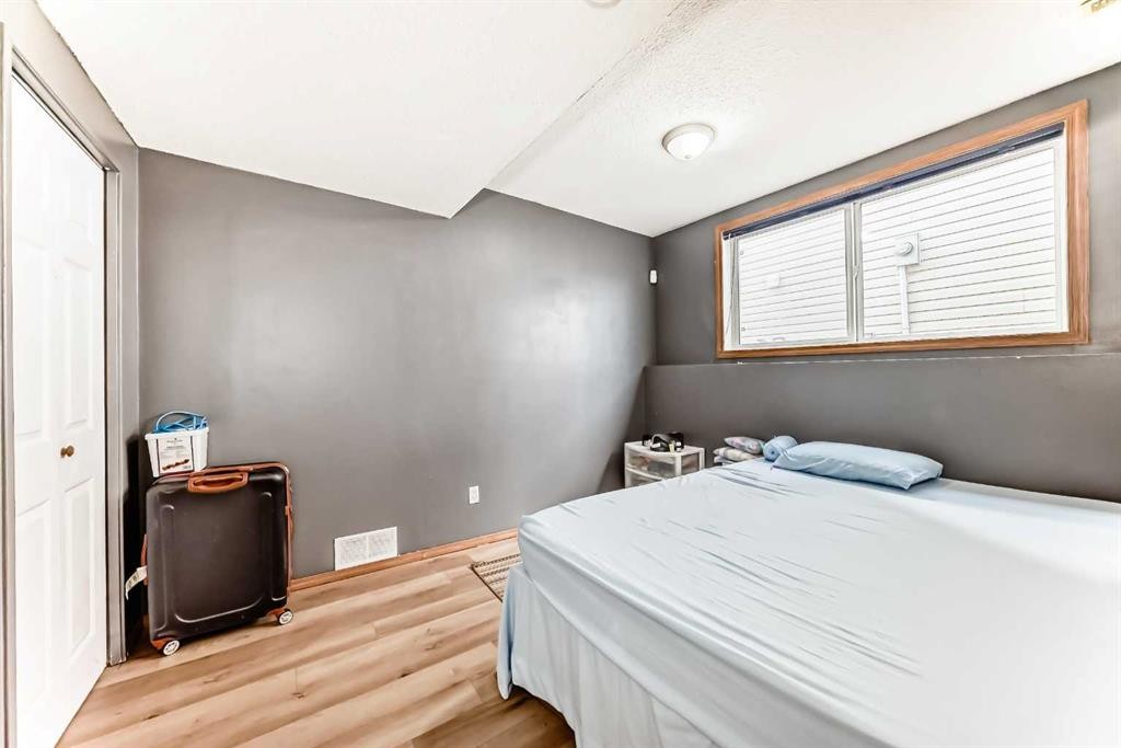30 Covehaven View Ne, Calgary, AB - Indoor Photo Showing Bedroom
