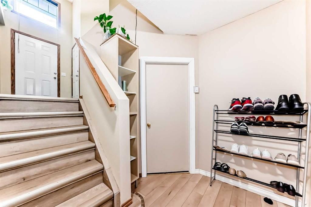 30 Covehaven View Ne, Calgary, AB - Indoor Photo Showing Other Room