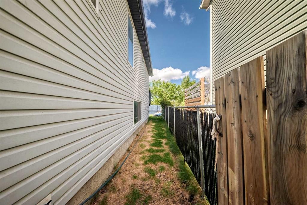 30 Covehaven View Ne, Calgary, AB - Outdoor