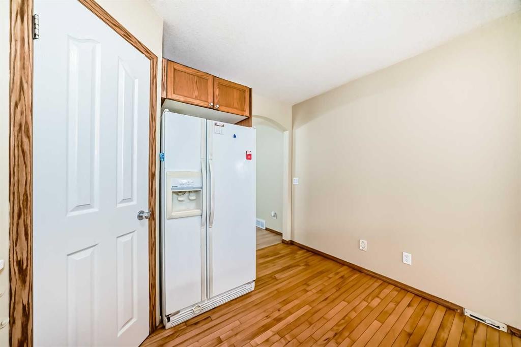 30 Covehaven View Ne, Calgary, AB - Indoor Photo Showing Other Room