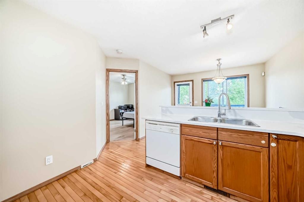 30 Covehaven View Ne, Calgary, AB - Indoor Photo Showing Kitchen With Double Sink