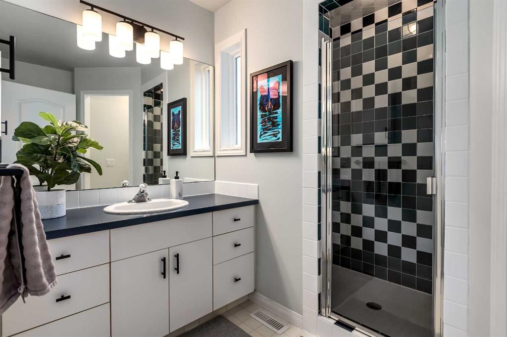 124 38A Avenue Sw, Calgary, AB