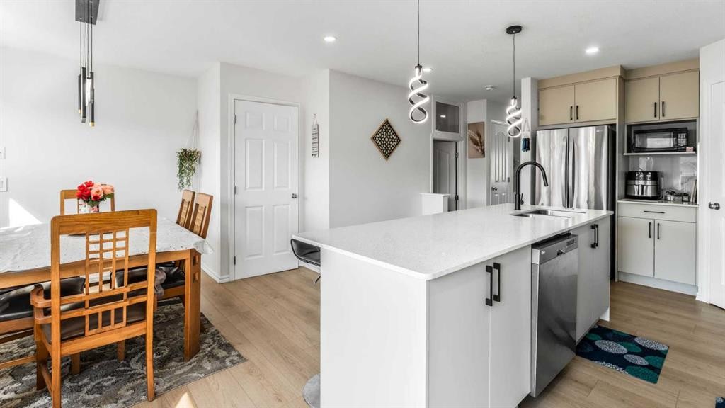 184 Saddlecrest Place Ne, Calgary, AB