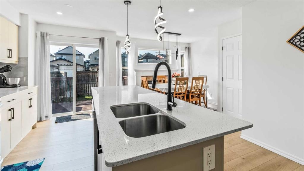 184 Saddlecrest Place Ne, Calgary, AB