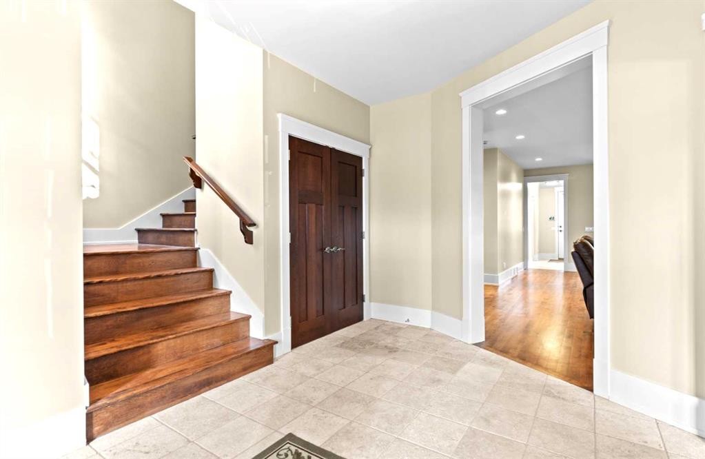 1428 2A Street Nw, Calgary, AB - Indoor Photo Showing Other Room