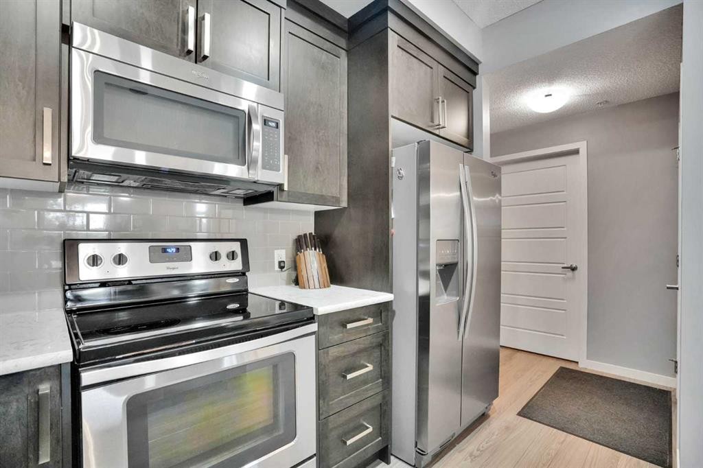 105-6603 New Brighton Avenue Se, Calgary, AB - Indoor Photo Showing Kitchen