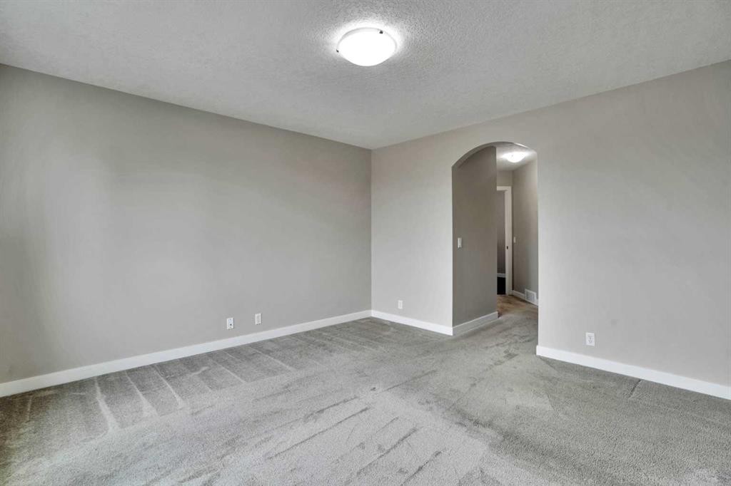 92 Everglen Close Sw, Calgary, AB - Indoor Photo Showing Bedroom