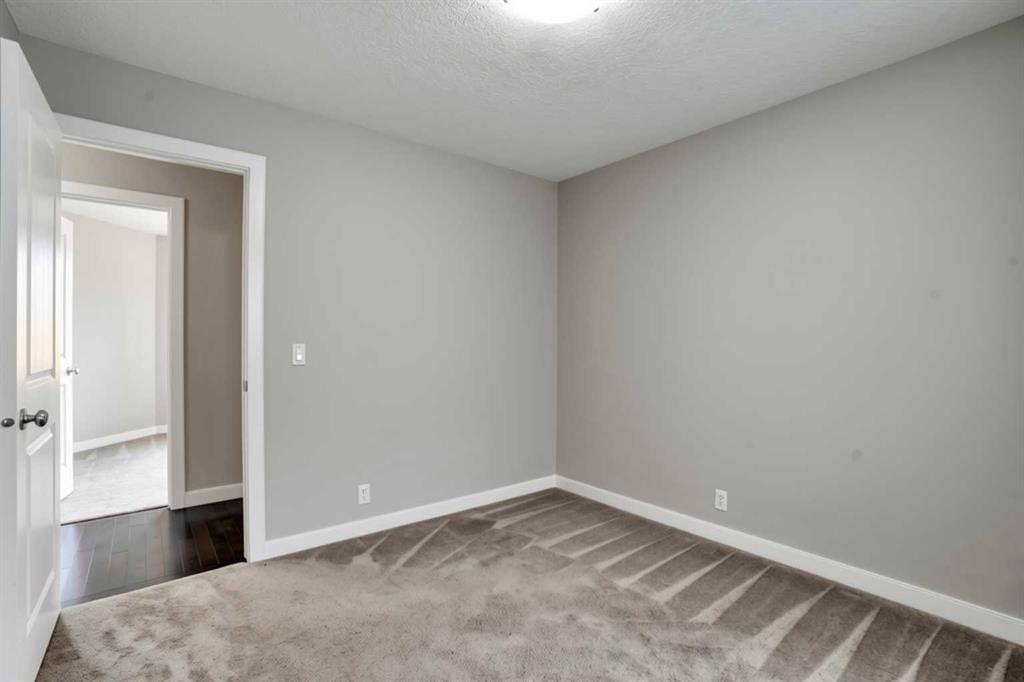 92 Everglen Close Sw, Calgary, AB - Indoor Photo Showing Bathroom
