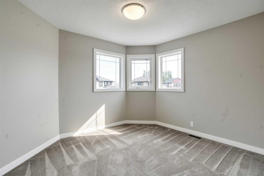 92 Everglen Close Sw, Calgary, AB - Indoor Photo Showing Other Room