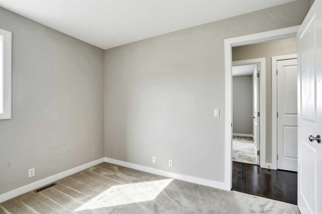 92 Everglen Close Sw, Calgary, AB - Indoor Photo Showing Other Room
