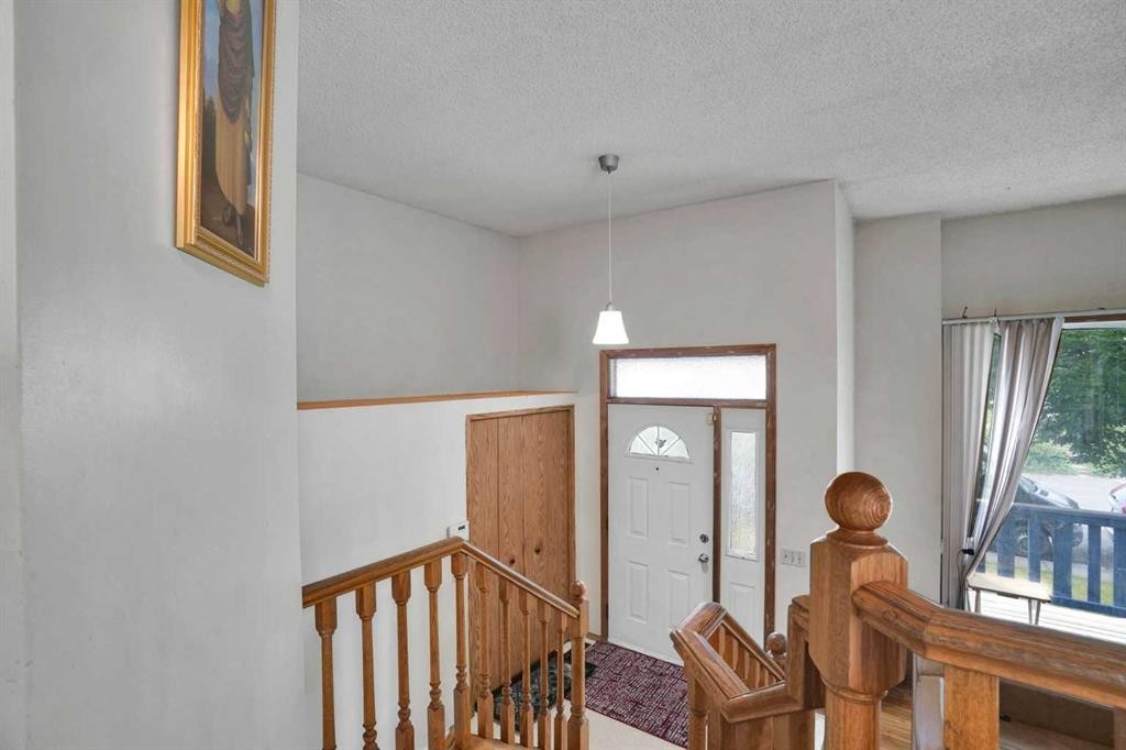 28 Martinridge Road Ne, Calgary, AB - Indoor Photo Showing Other Room