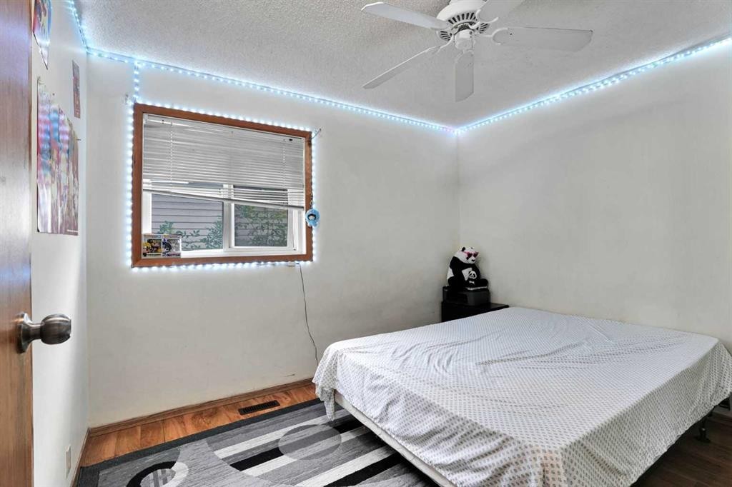 28 Martinridge Road Ne, Calgary, AB - Indoor Photo Showing Bedroom