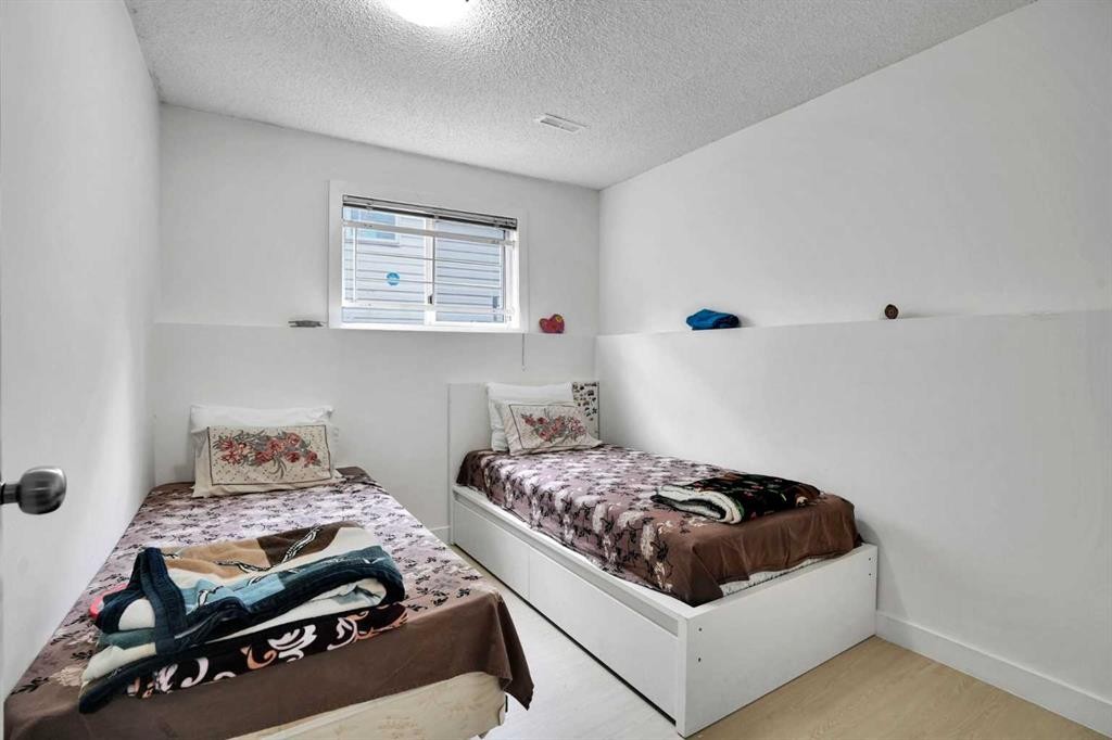 28 Martinridge Road Ne, Calgary, AB - Indoor Photo Showing Bedroom