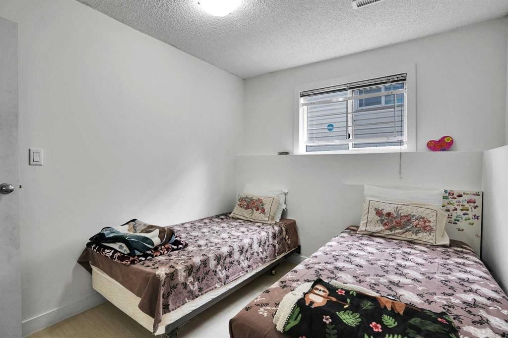 28 Martinridge Road Ne, Calgary, AB - Indoor Photo Showing Bedroom
