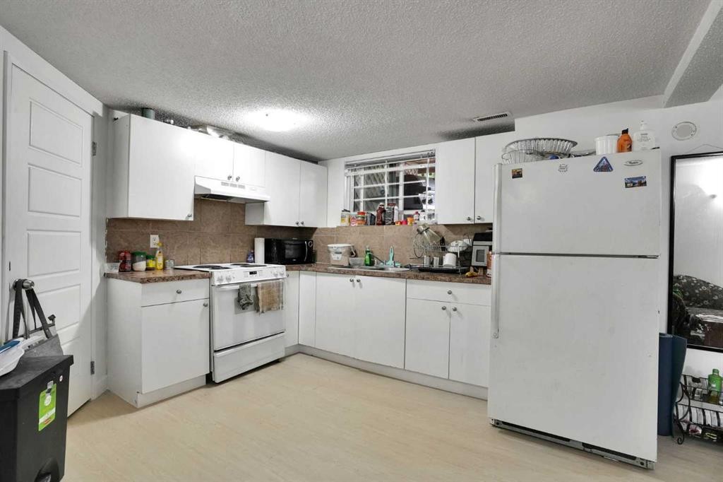 28 Martinridge Road Ne, Calgary, AB - Indoor Photo Showing Kitchen With Double Sink