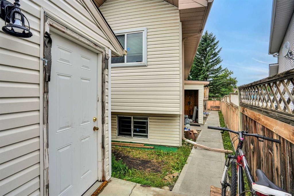 28 Martinridge Road Ne, Calgary, AB - Outdoor With Exterior