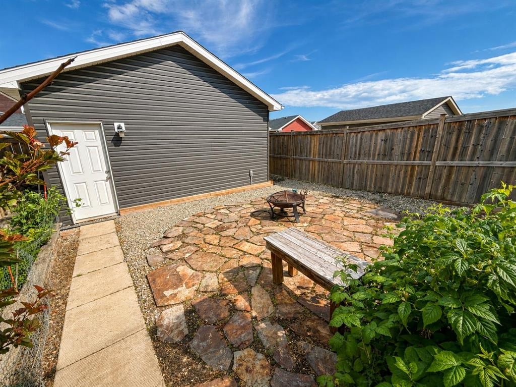 12 Fireside Bend, Cochrane, AB - Outdoor
