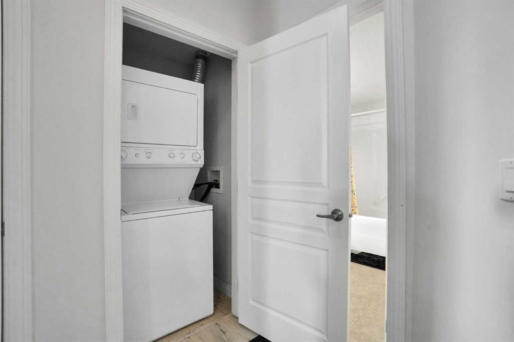 5-148 Rockyledge View Nw, Calgary, AB - Indoor Photo Showing Laundry Room