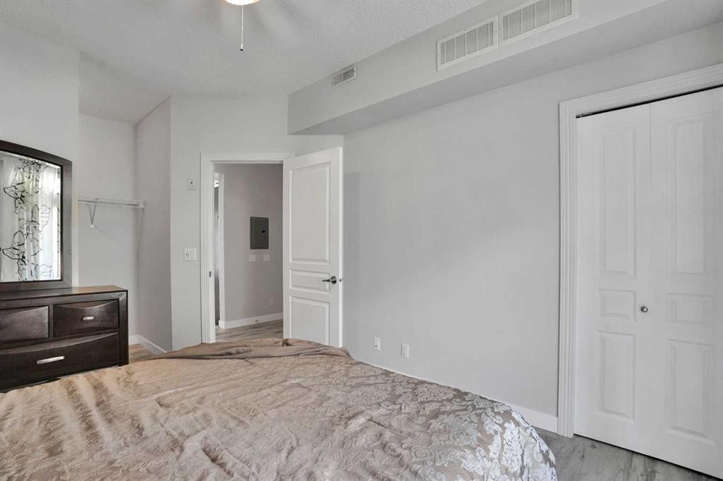 5-148 Rockyledge View Nw, Calgary, AB - Indoor Photo Showing Bedroom