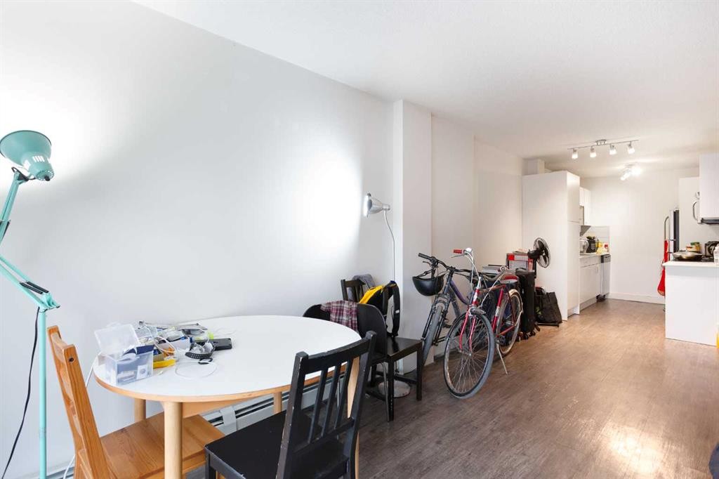 2C-515 17 Avenue Sw, Calgary, AB - Indoor Photo Showing Dining Room