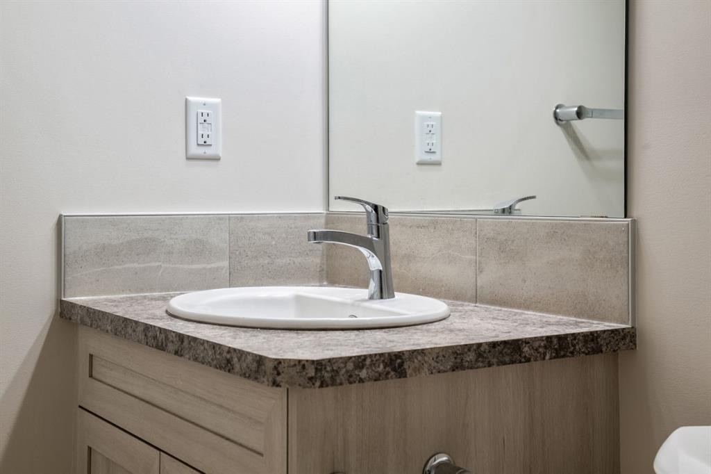 61 Cityline Gate Ne, Calgary, AB - Indoor Photo Showing Bathroom