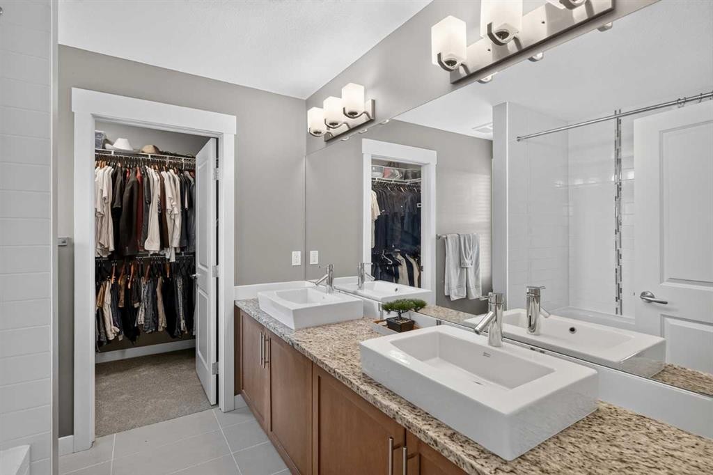268 Rainbow Falls Green, Chestermere, AB - Indoor Photo Showing Bathroom