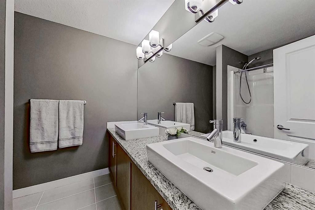 268 Rainbow Falls Green, Chestermere, AB - Indoor Photo Showing Bathroom