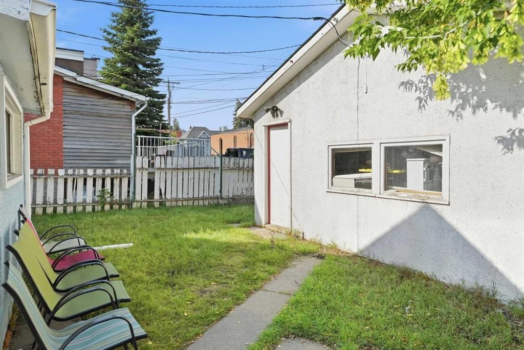 211 7 Street Ne, Calgary, AB - Outdoor With Exterior
