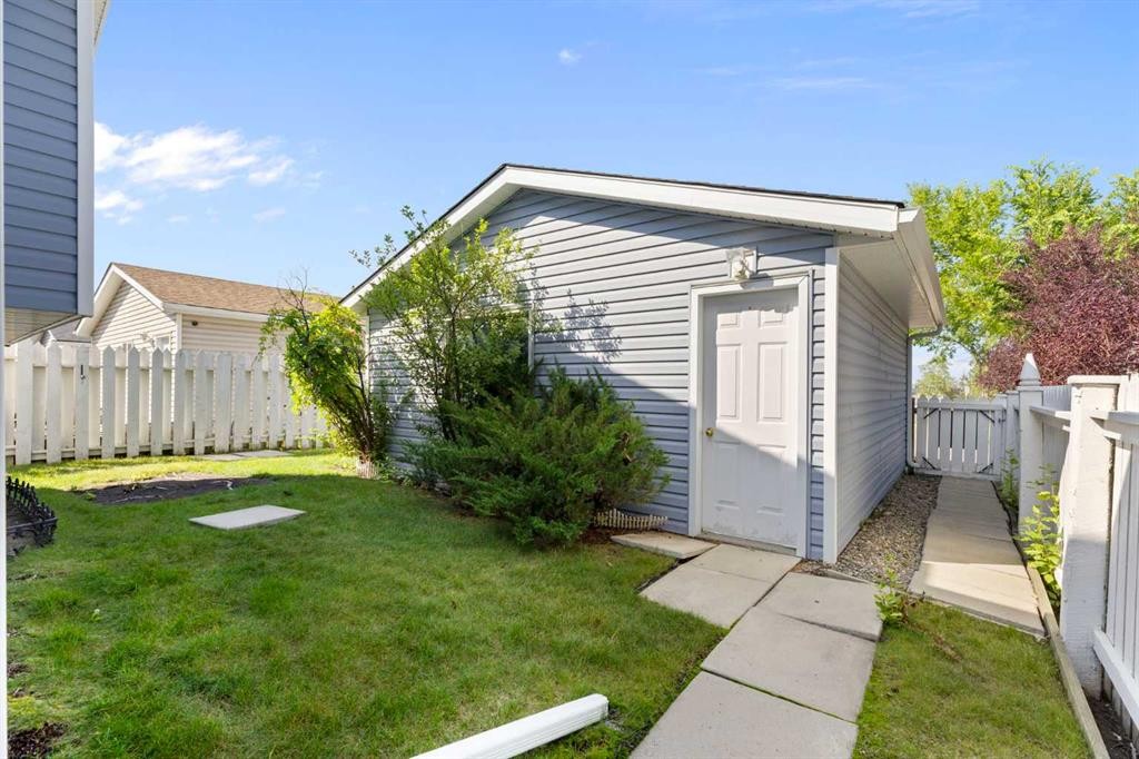 90 Martinridge Crescent Ne, Calgary, AB - Outdoor