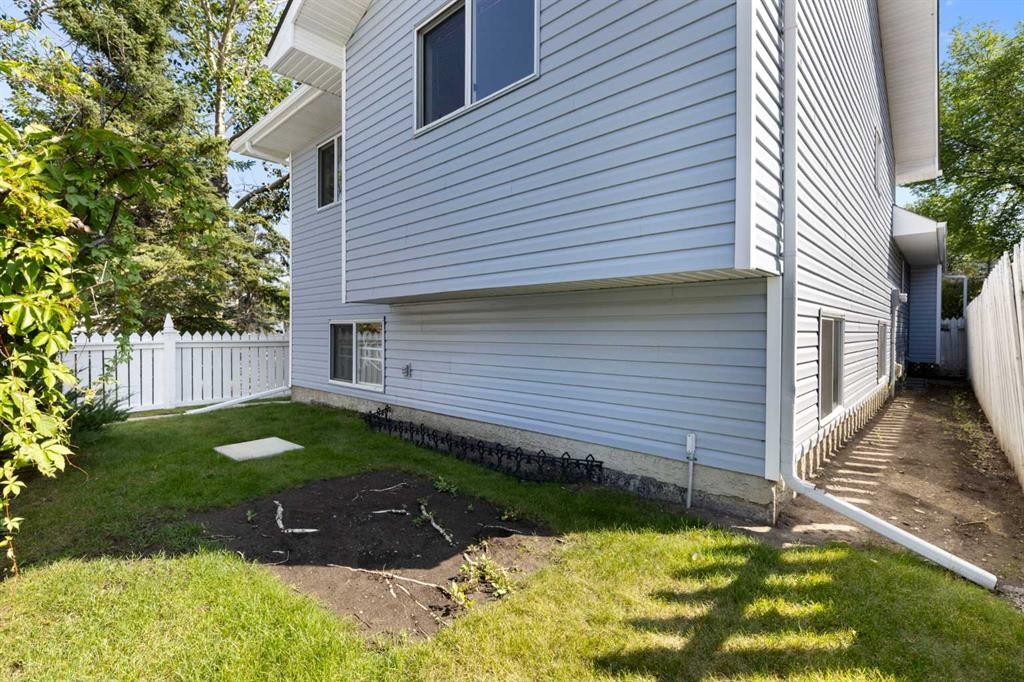 90 Martinridge Crescent Ne, Calgary, AB - Outdoor