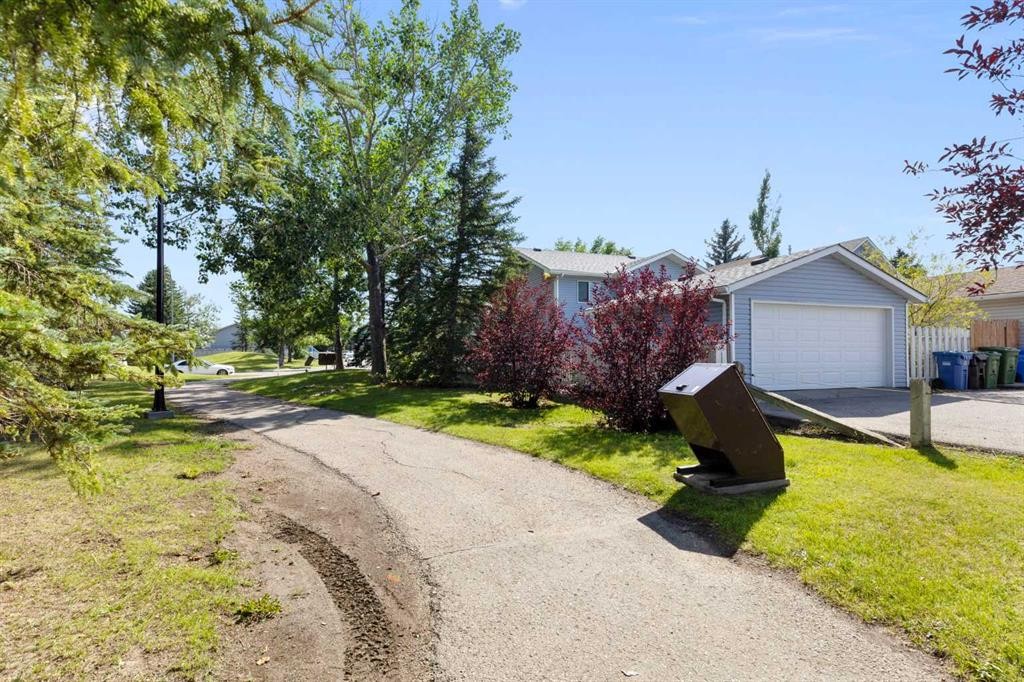 90 Martinridge Crescent Ne, Calgary, AB - Outdoor