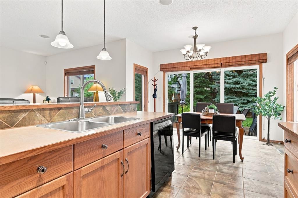 32 Tuscany Ravine Crescent Nw, Calgary, AB - Indoor Photo Showing Kitchen With Double Sink