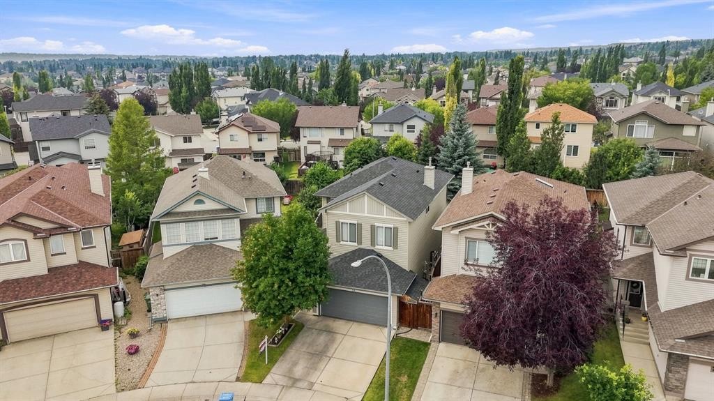 32 Tuscany Ravine Crescent Nw, Calgary, AB - Outdoor With Facade
