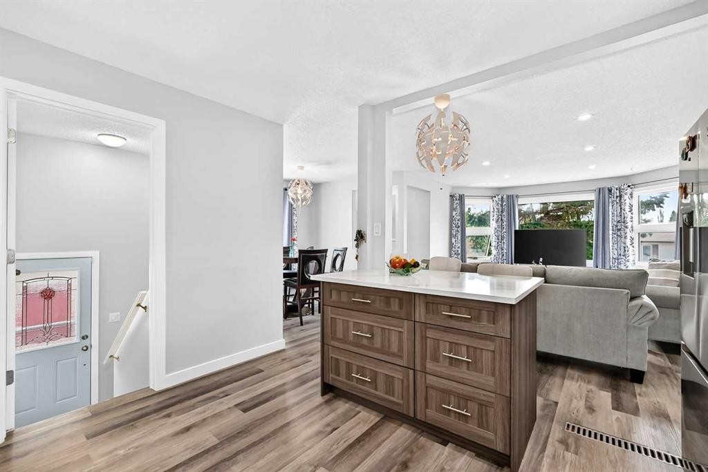 76 Aberfoyle Close Ne, Calgary, AB - Indoor