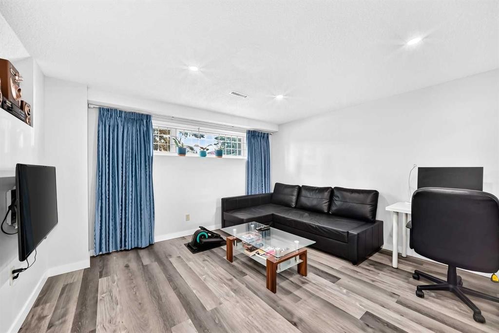76 Aberfoyle Close Ne, Calgary, AB - Indoor