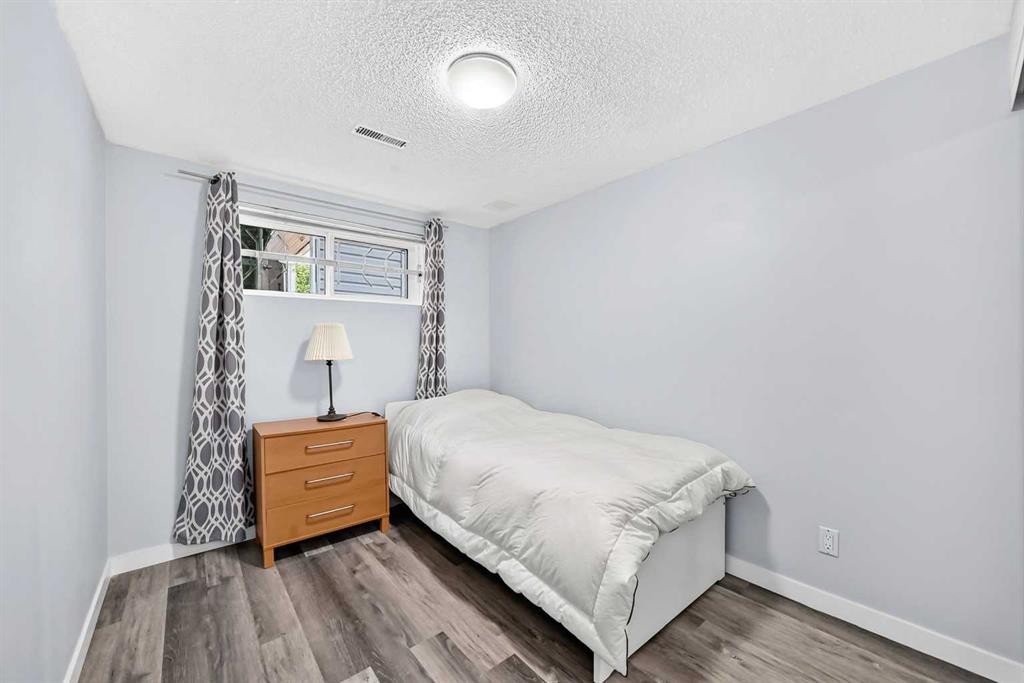 76 Aberfoyle Close Ne, Calgary, AB - Indoor Photo Showing Bedroom