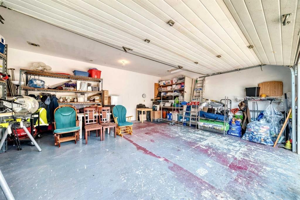 76 Aberfoyle Close Ne, Calgary, AB - Indoor Photo Showing Garage