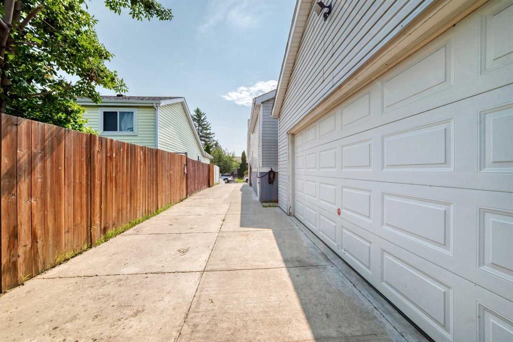 76 Aberfoyle Close Ne, Calgary, AB - Outdoor With Exterior