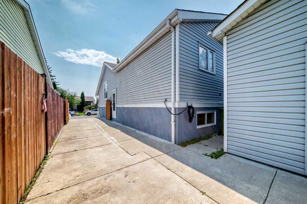 76 Aberfoyle Close Ne, Calgary, AB - Outdoor With Exterior