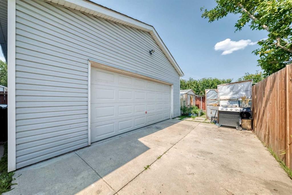 76 Aberfoyle Close Ne, Calgary, AB - Outdoor With Exterior