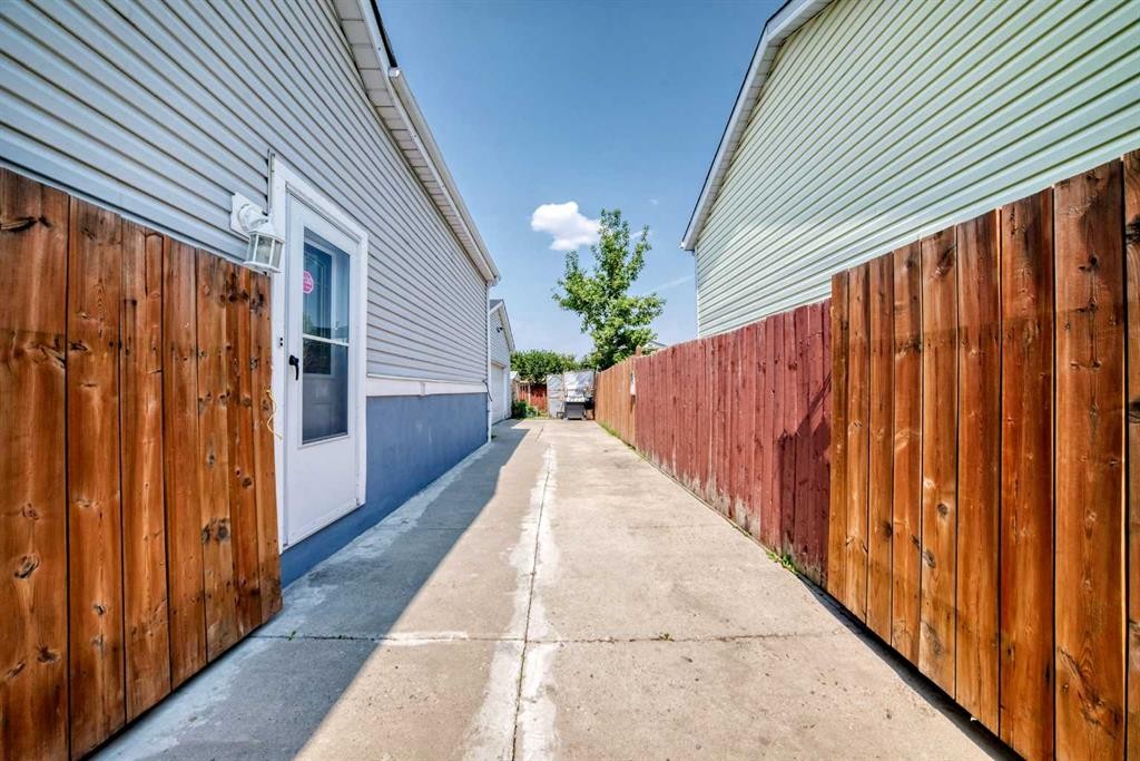 76 Aberfoyle Close Ne, Calgary, AB - Outdoor With Exterior