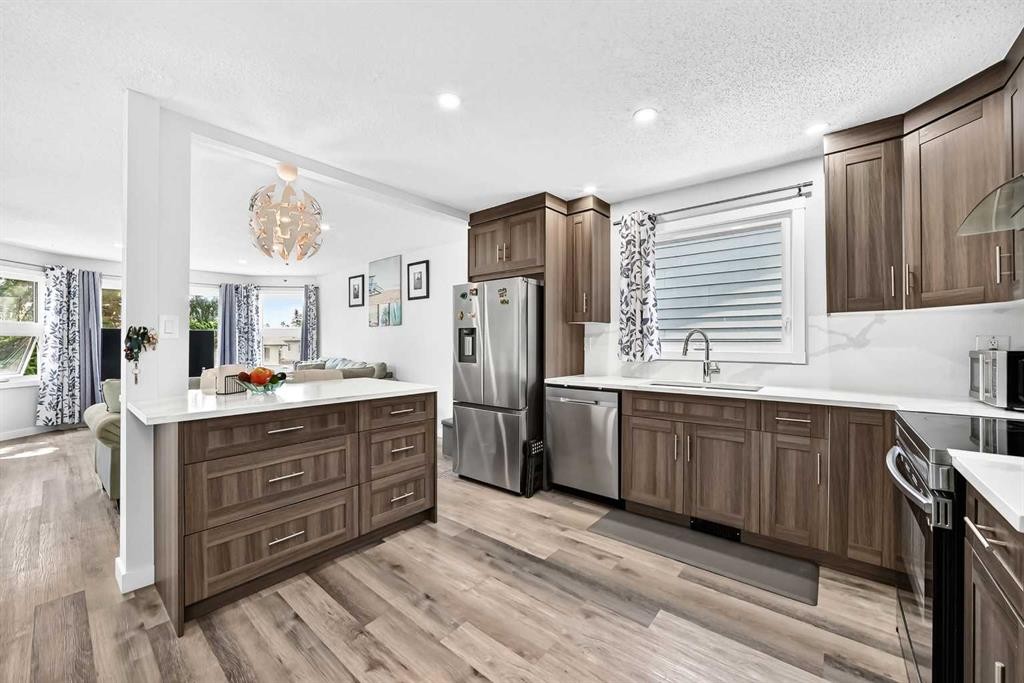 76 Aberfoyle Close Ne, Calgary, AB - Indoor Photo Showing Kitchen With Upgraded Kitchen