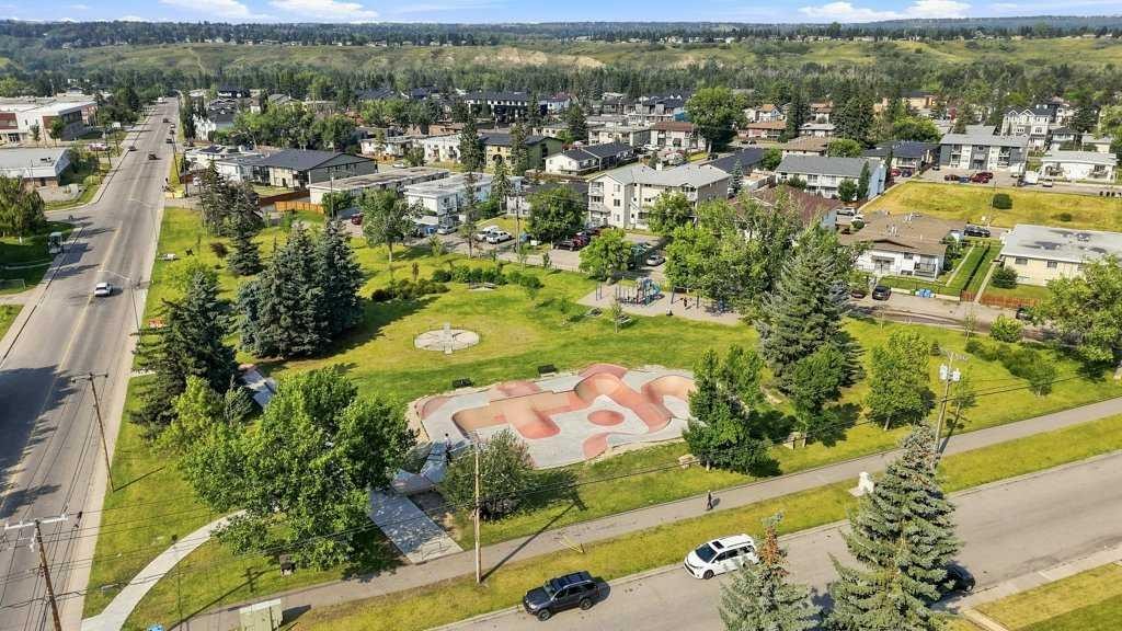 2-7734 Bowness Road Nw, Calgary, AB - Outdoor With View