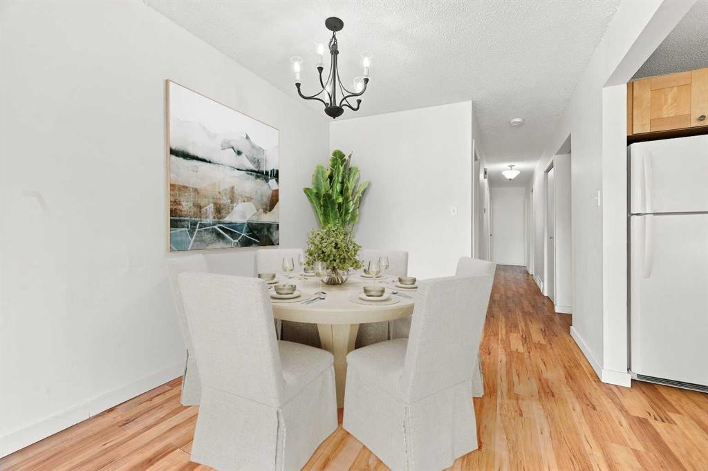2-7734 Bowness Road Nw, Calgary, AB - Indoor Photo Showing Dining Room