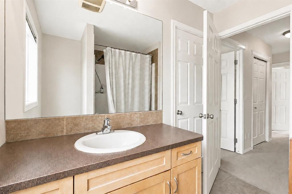 106 Panamount Drive Nw, Calgary, AB - Indoor Photo Showing Bathroom